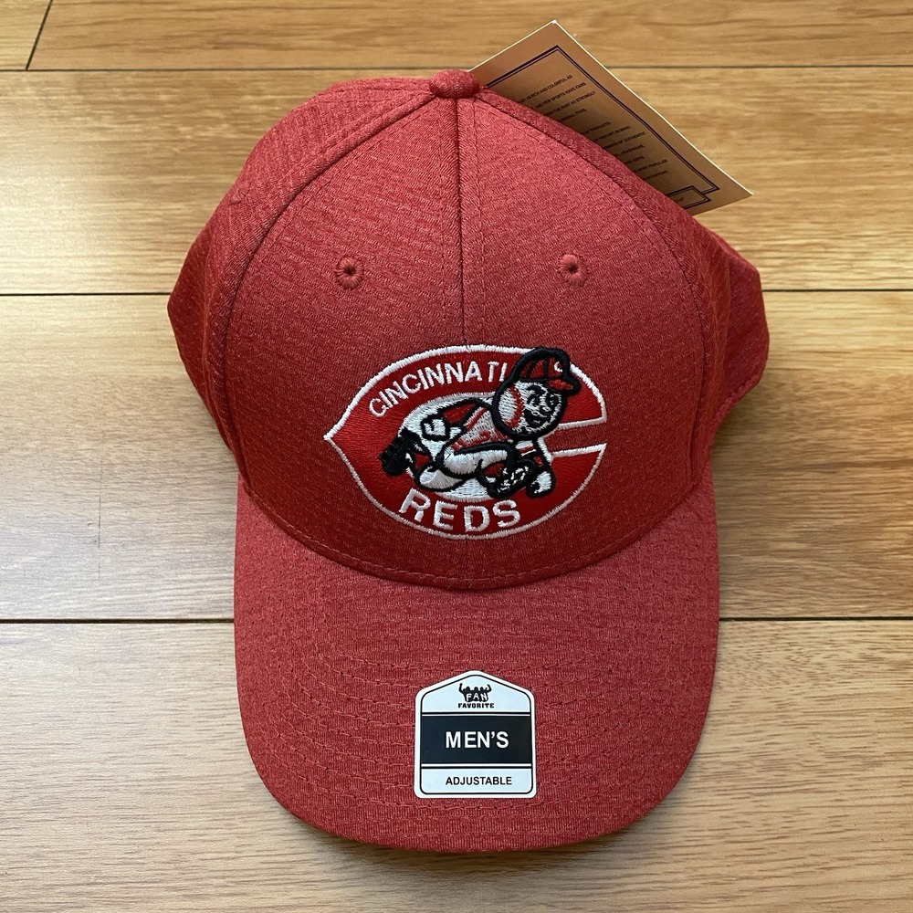 NWT Cincinnati Reds Fan Favorite Cooperstown Collection Snapback Hat